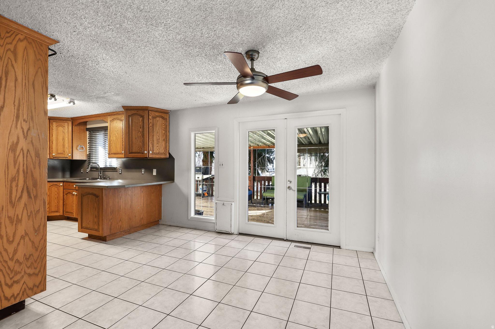 NORTHRIDGE - Residential