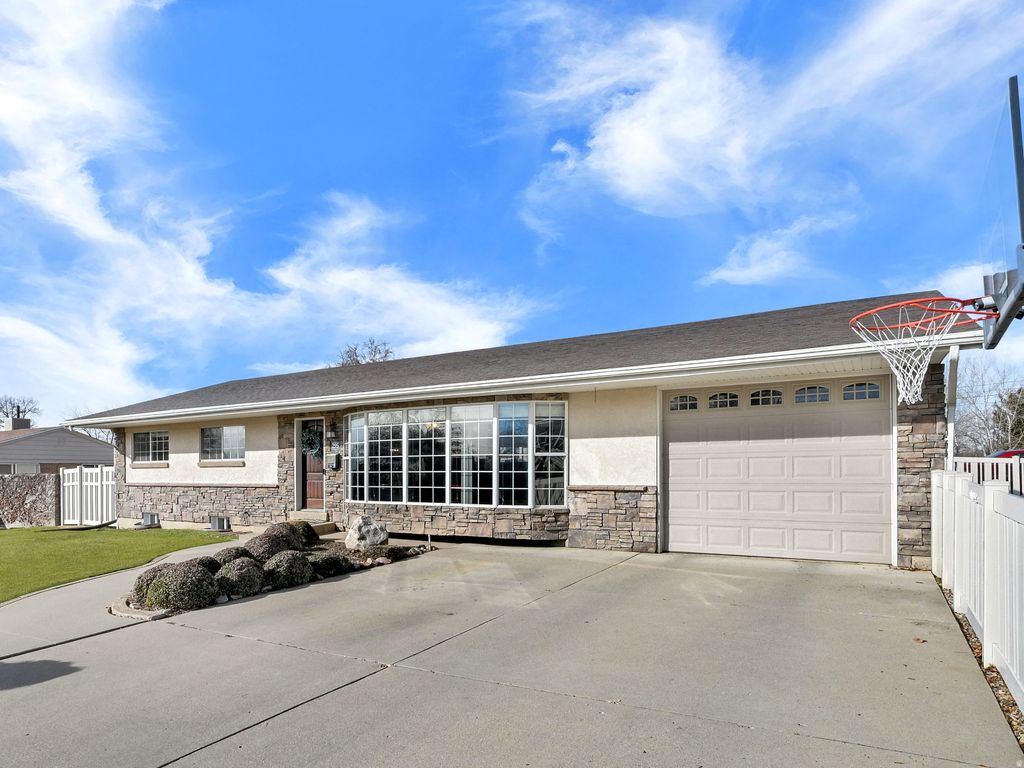 Photo of 295 E 500 N, Kaysville, UT 84037 (MLS # 2133580)