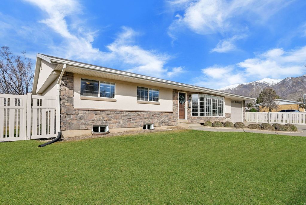 Photo of 295 E 500 N, Kaysville, UT 84037 (MLS # 2133580)