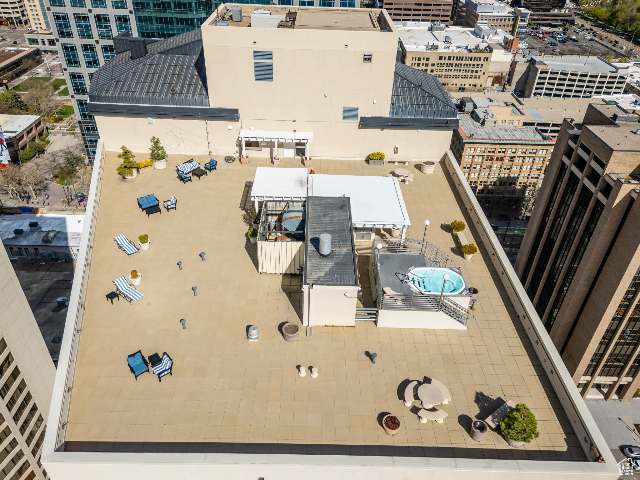 AMERICAN TOWERS - Residential