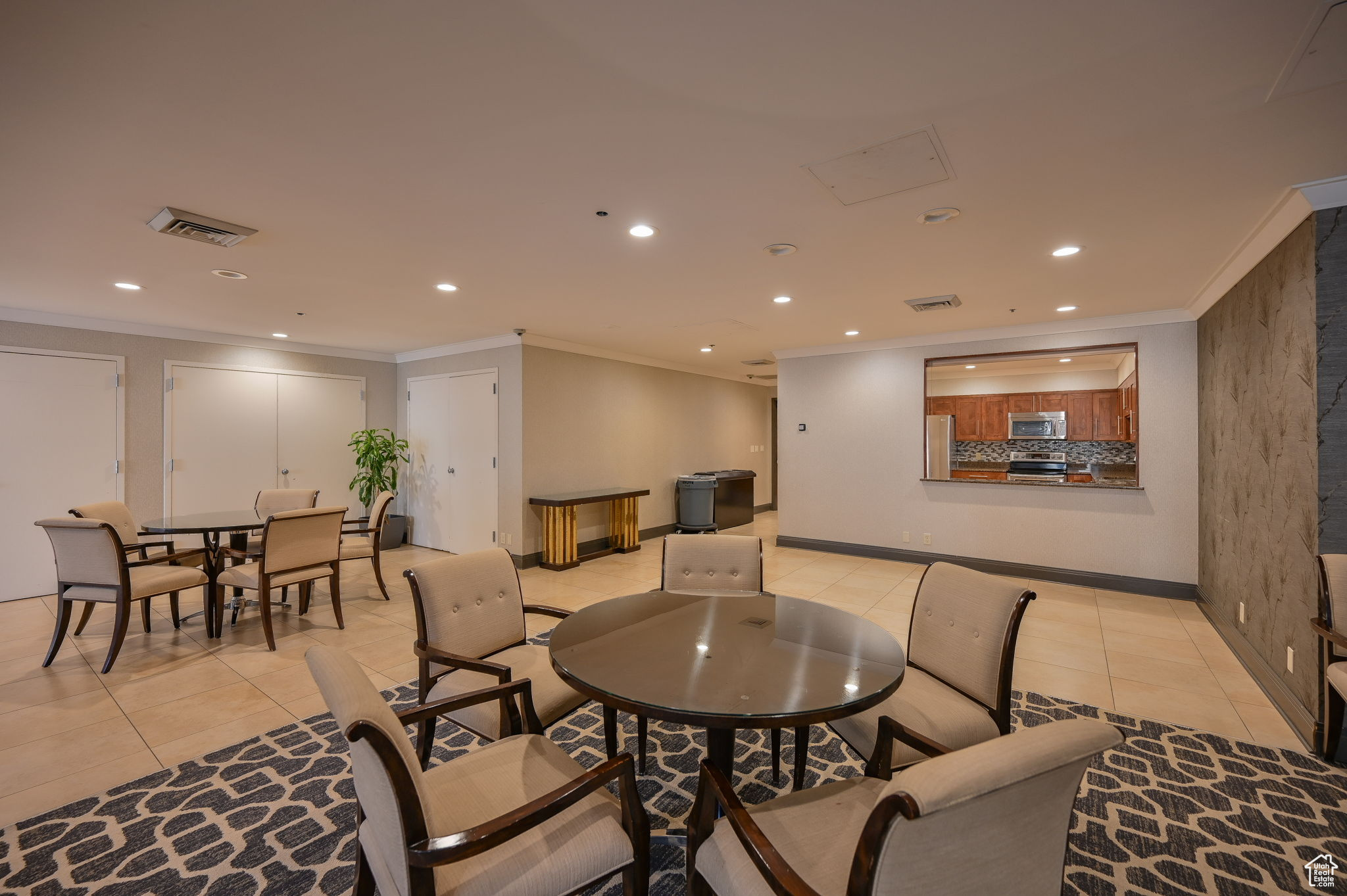 AMERICAN TOWERS - Residential