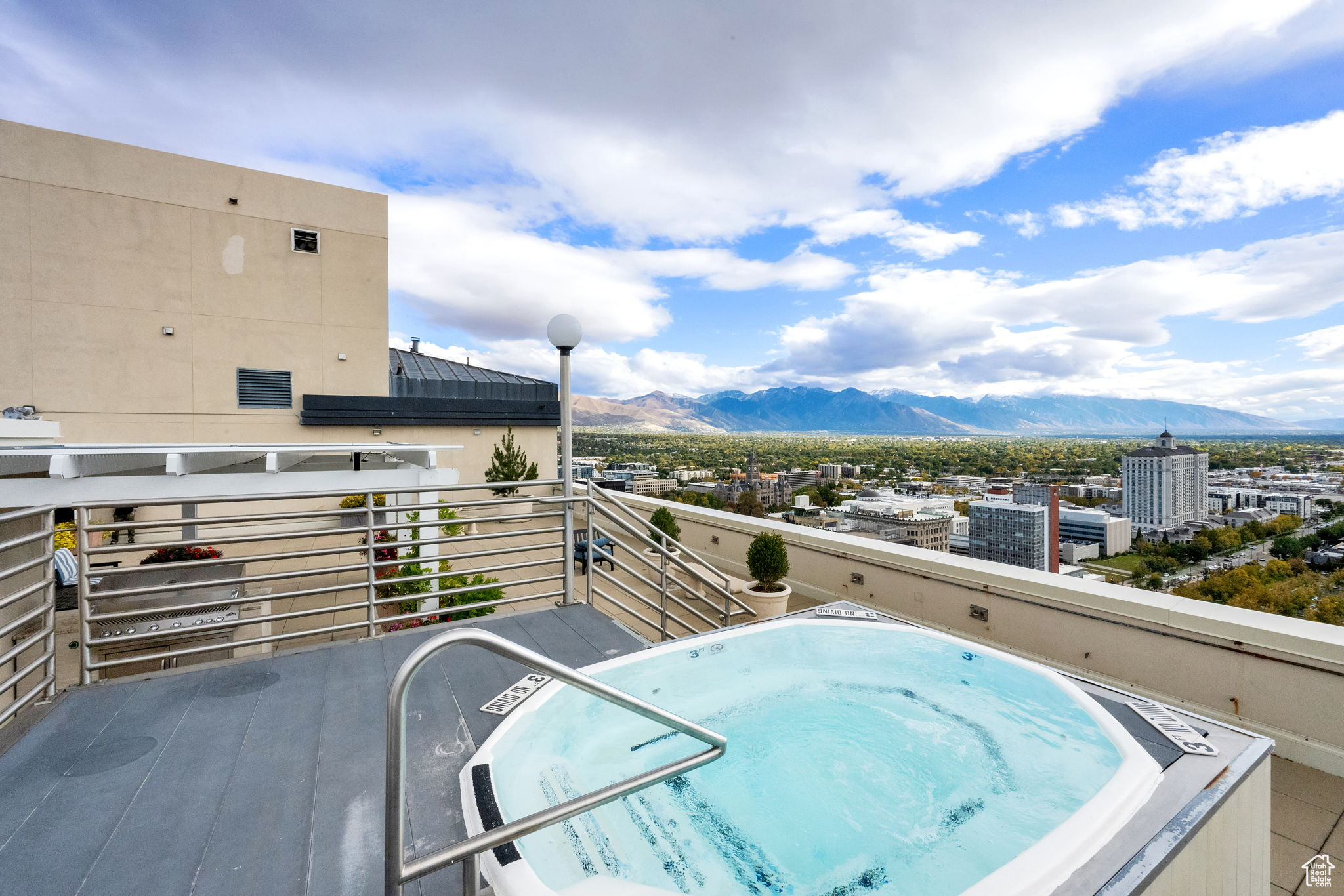 AMERICAN TOWERS - Residential