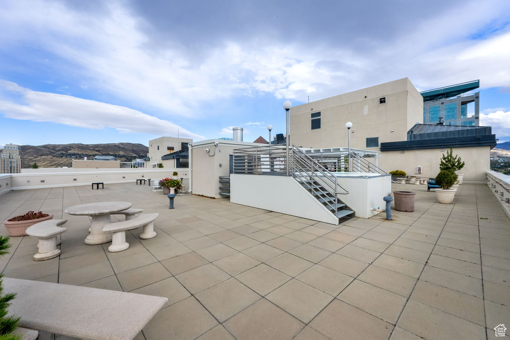 AMERICAN TOWERS - Residential