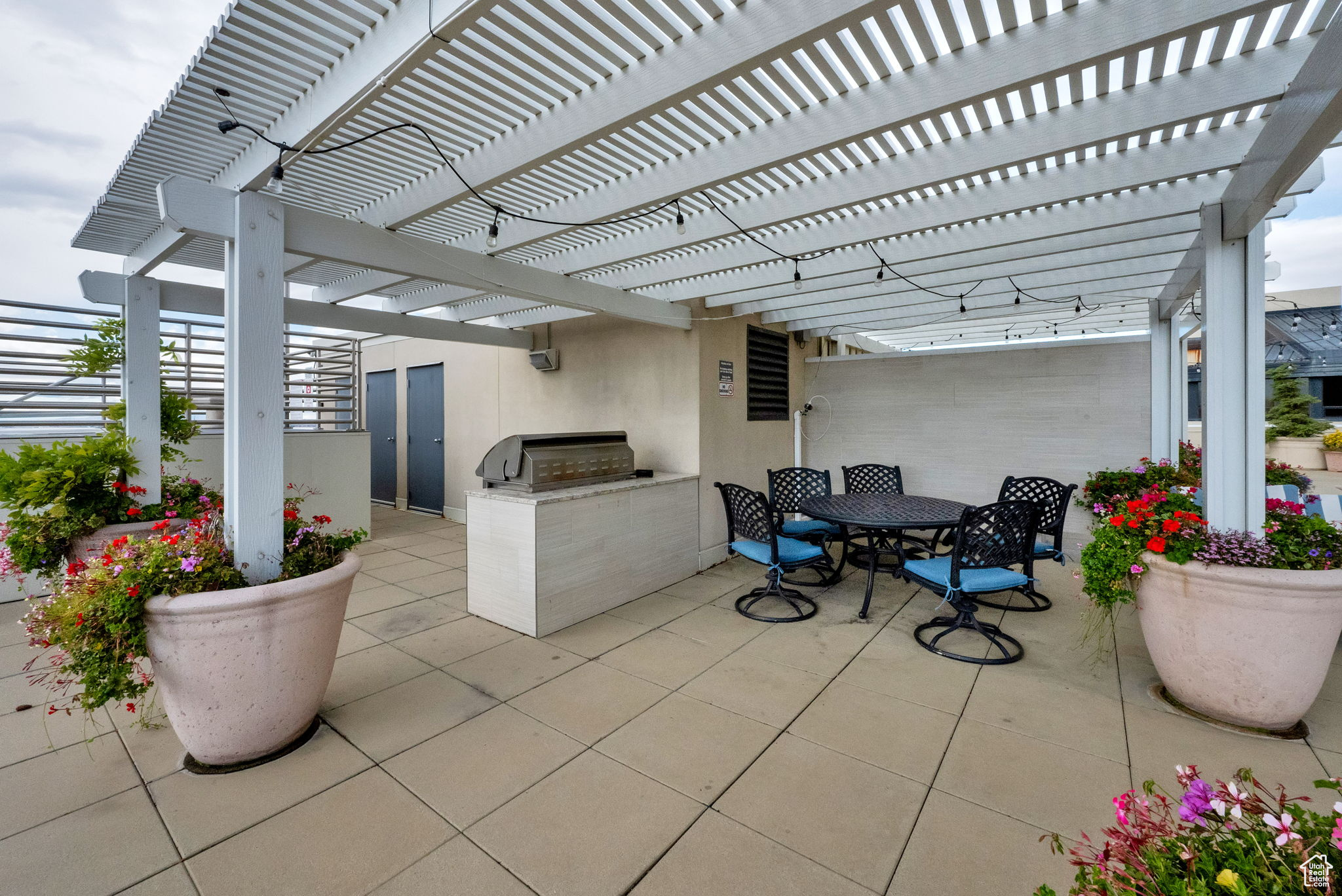 AMERICAN TOWERS - Residential