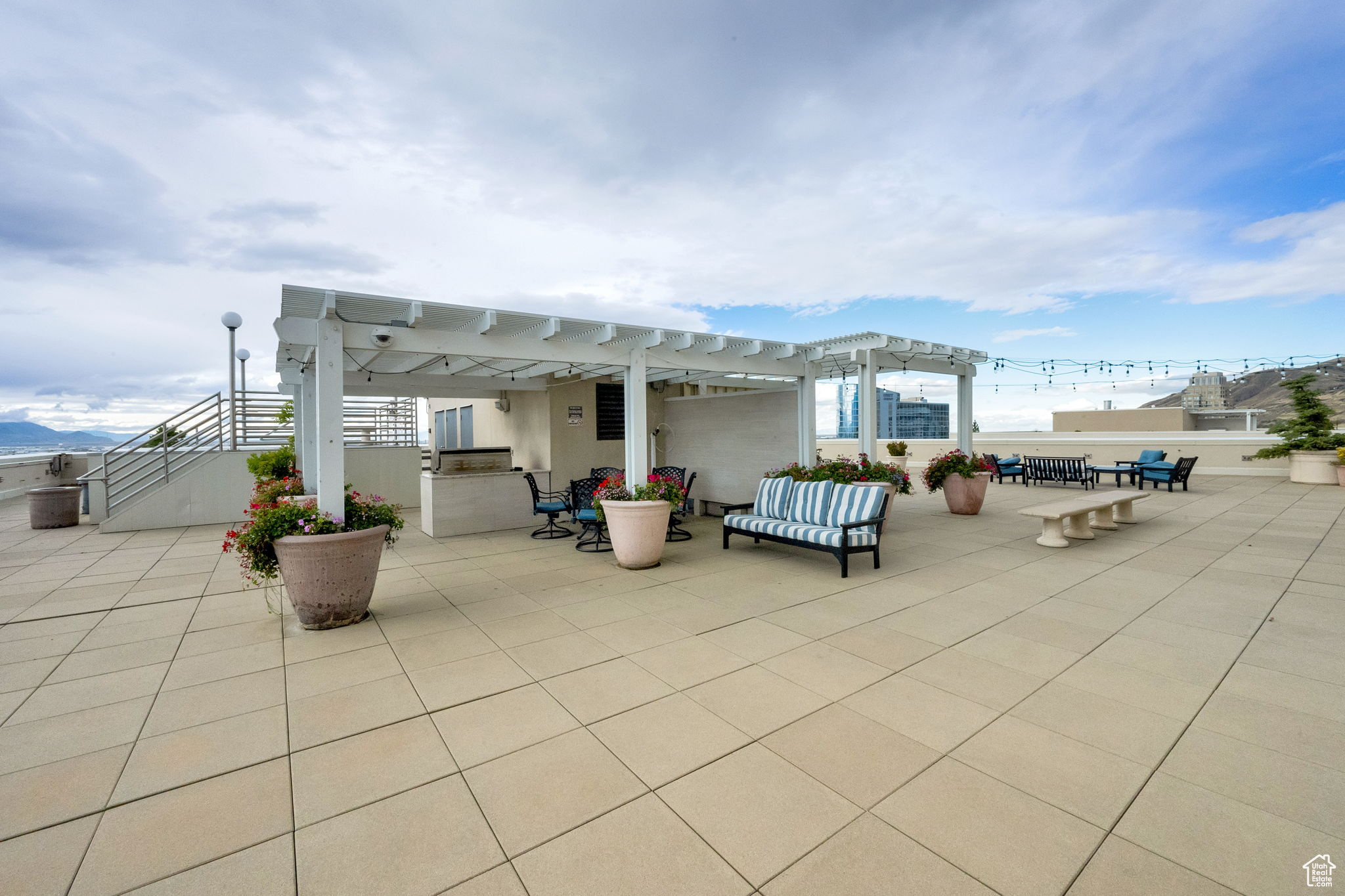 AMERICAN TOWERS - Residential