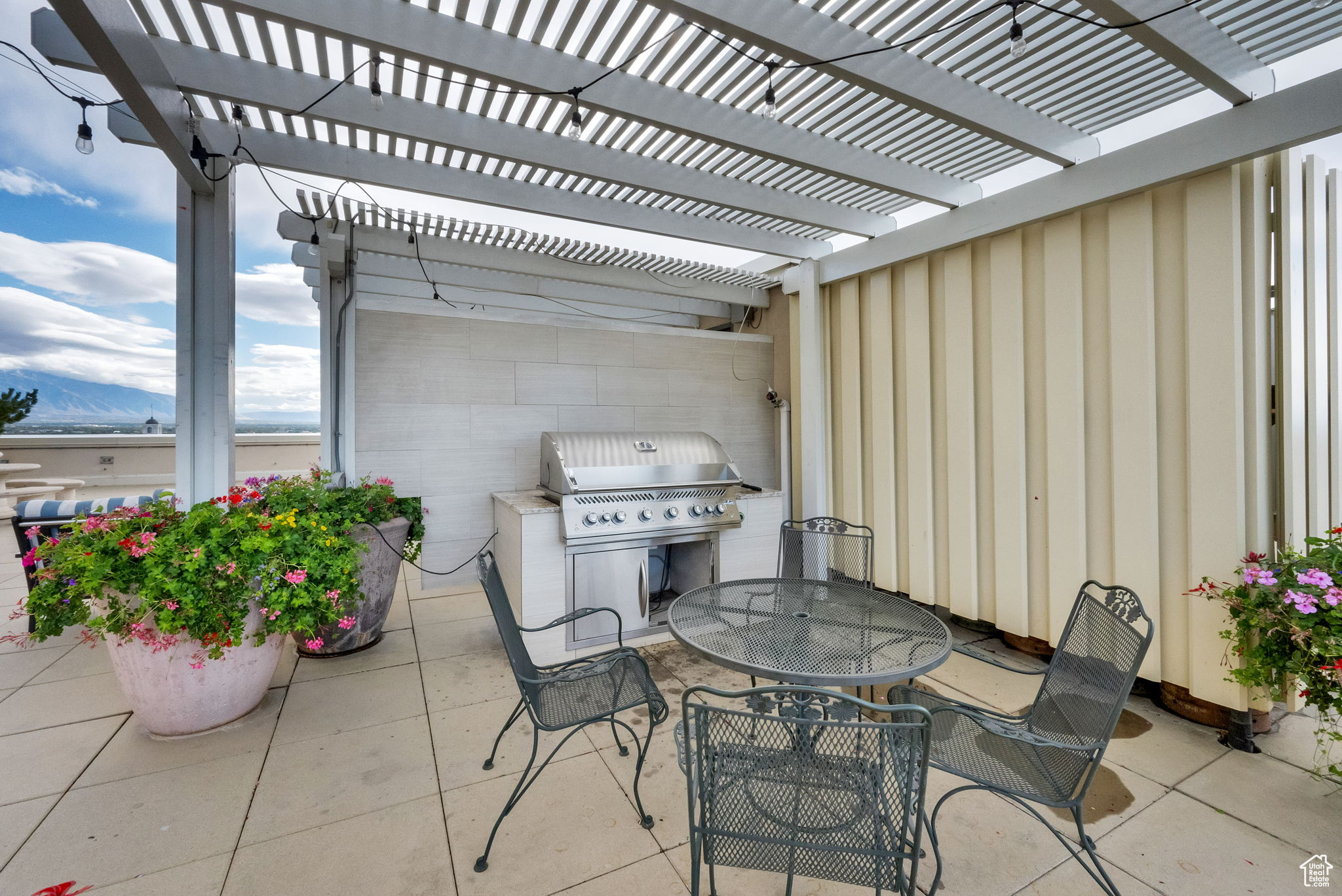 AMERICAN TOWERS - Residential