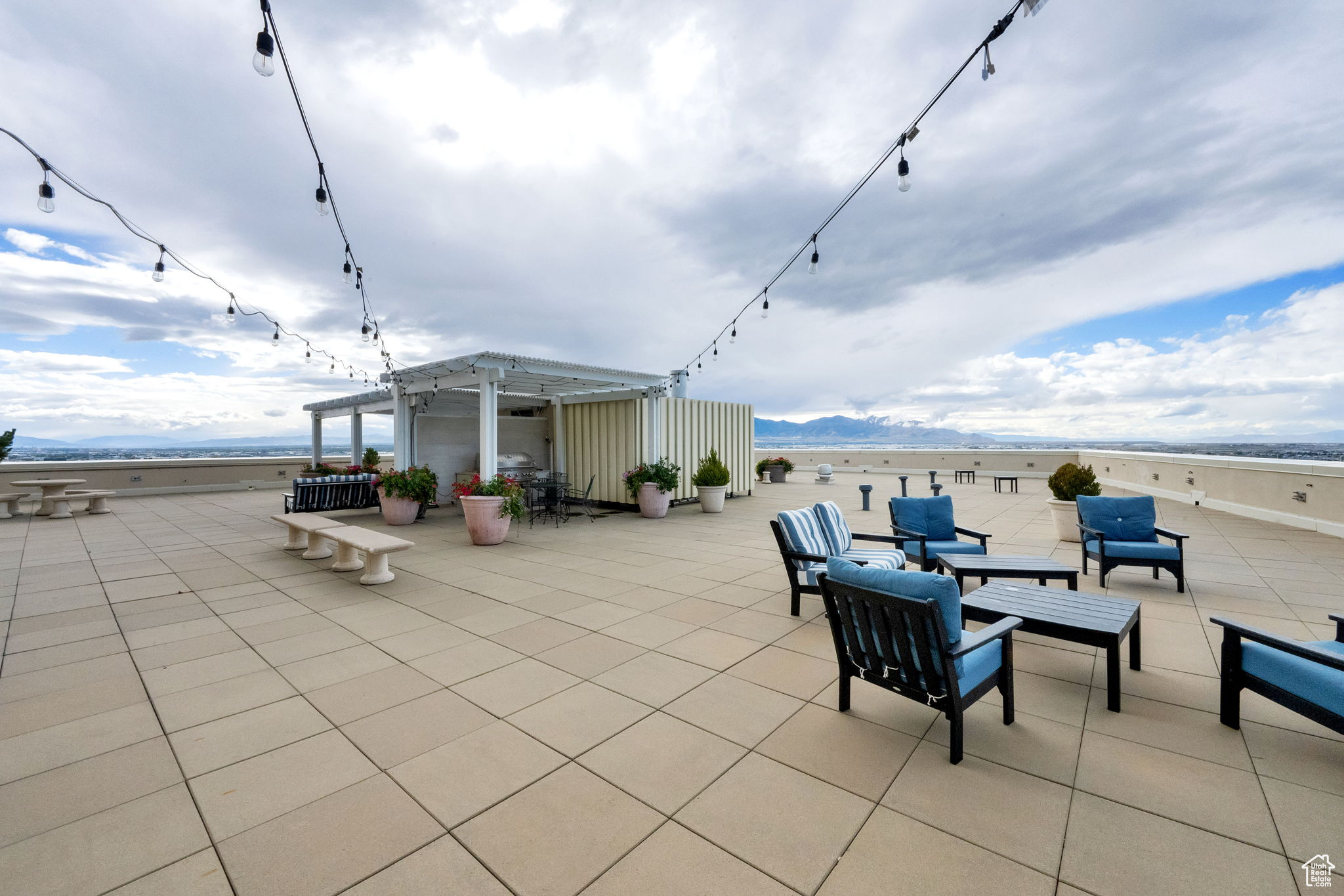 AMERICAN TOWERS - Residential