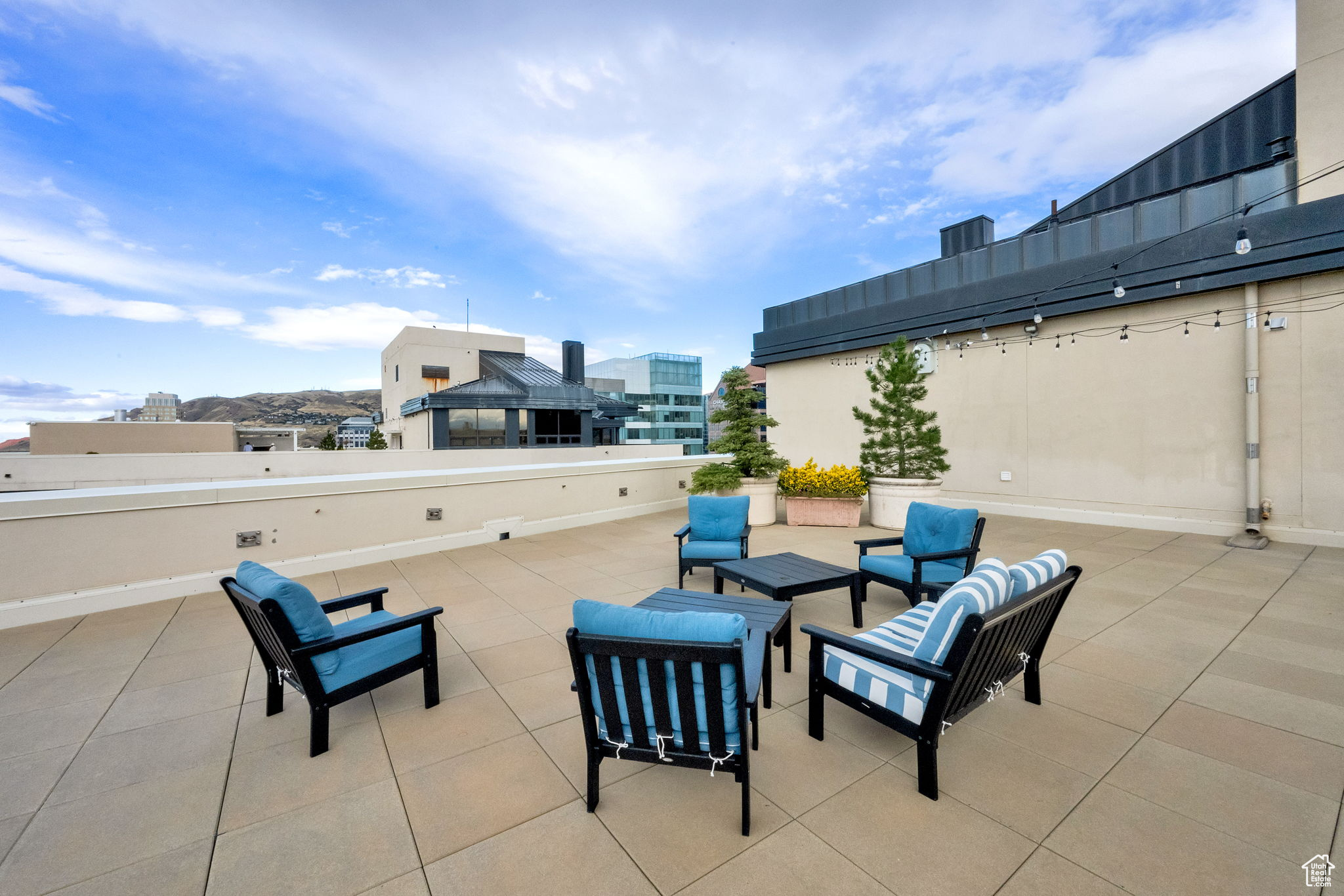 AMERICAN TOWERS - Residential