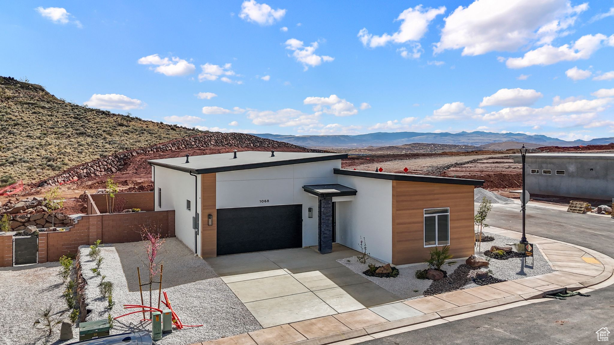 1068 E Coyote Crest Dr, Washington, Utah image 2
