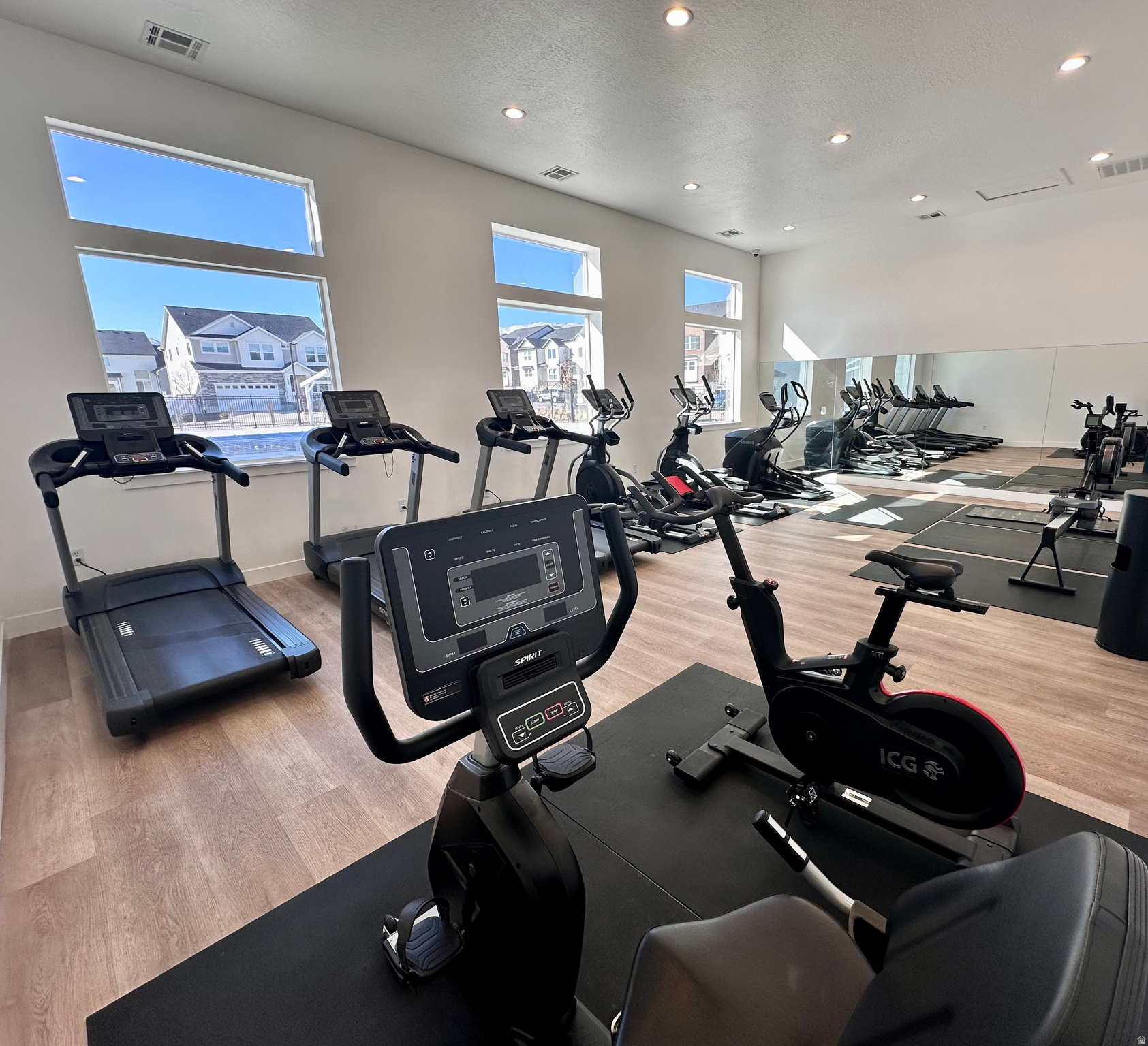 MOUNTAIN RIDGE - Residential