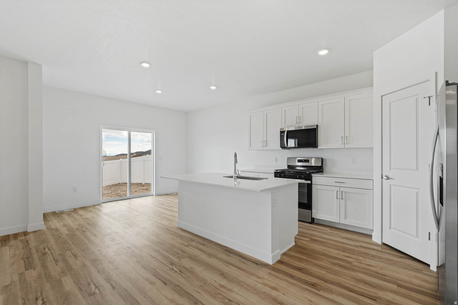 DESERT EDGE - Residential