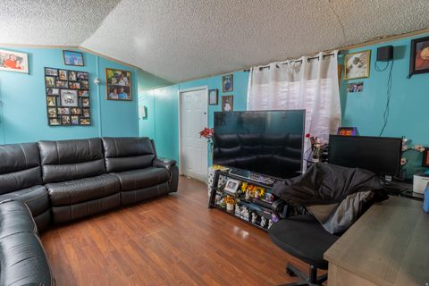 Mobile Home For Sale - 1500 N Angel St #17<br/> Layton, UT 84041