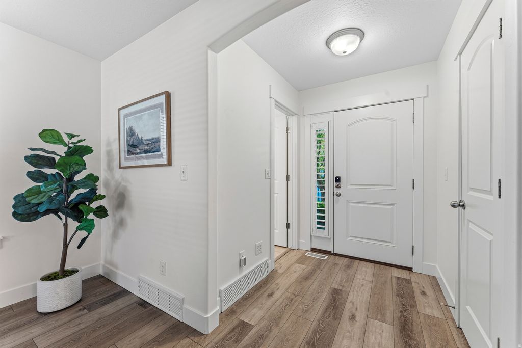 Photo of 13247 S MEADOWSIDE DR, Herriman, UT 84096 (MLS # 2156600)