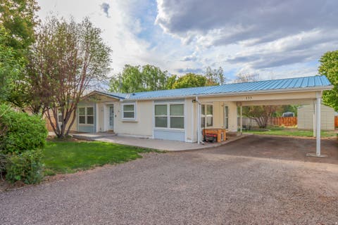 Homes For Sale - 335 E 100<br/> Monroe, UT 84754