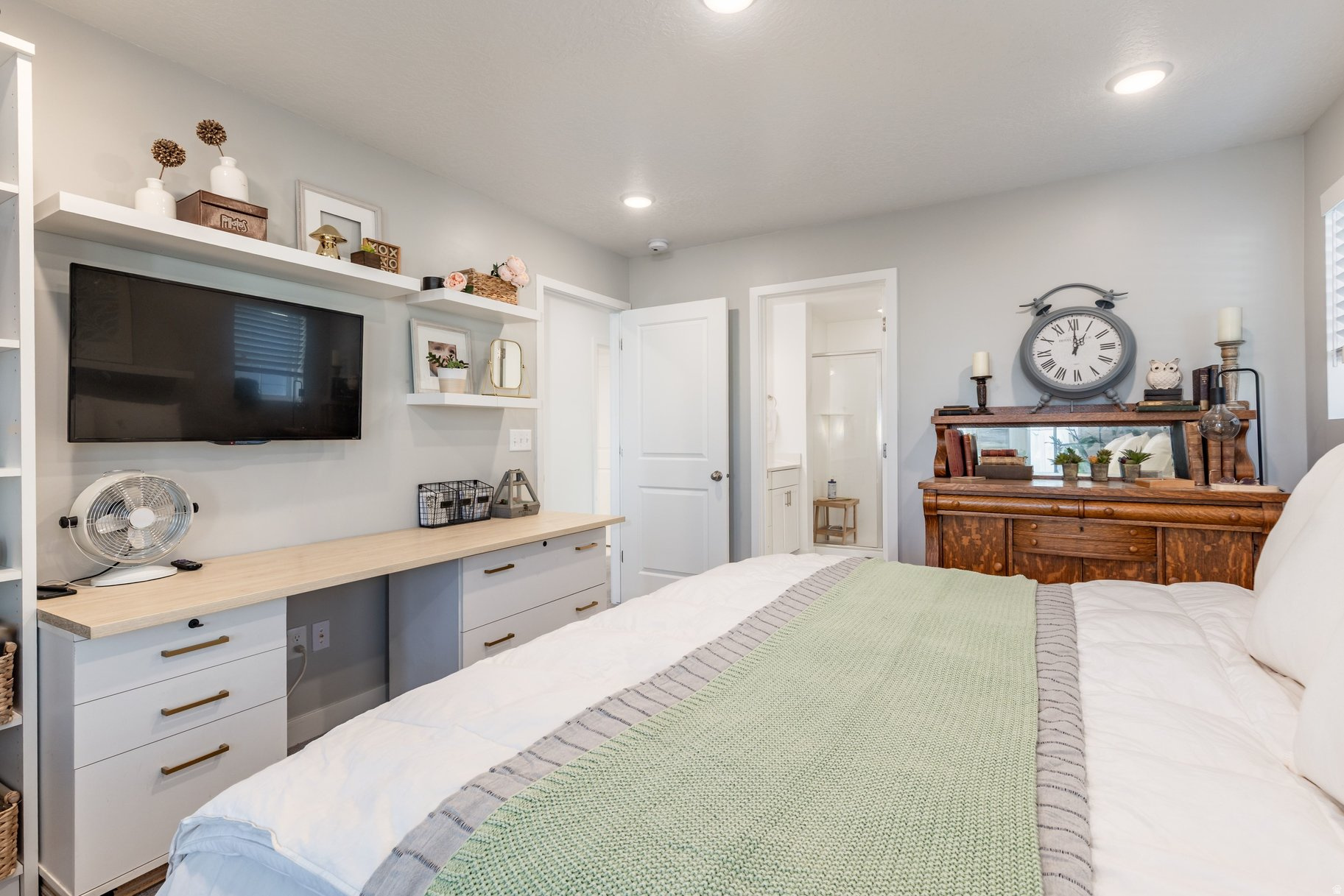 DAYBREAK - Residential