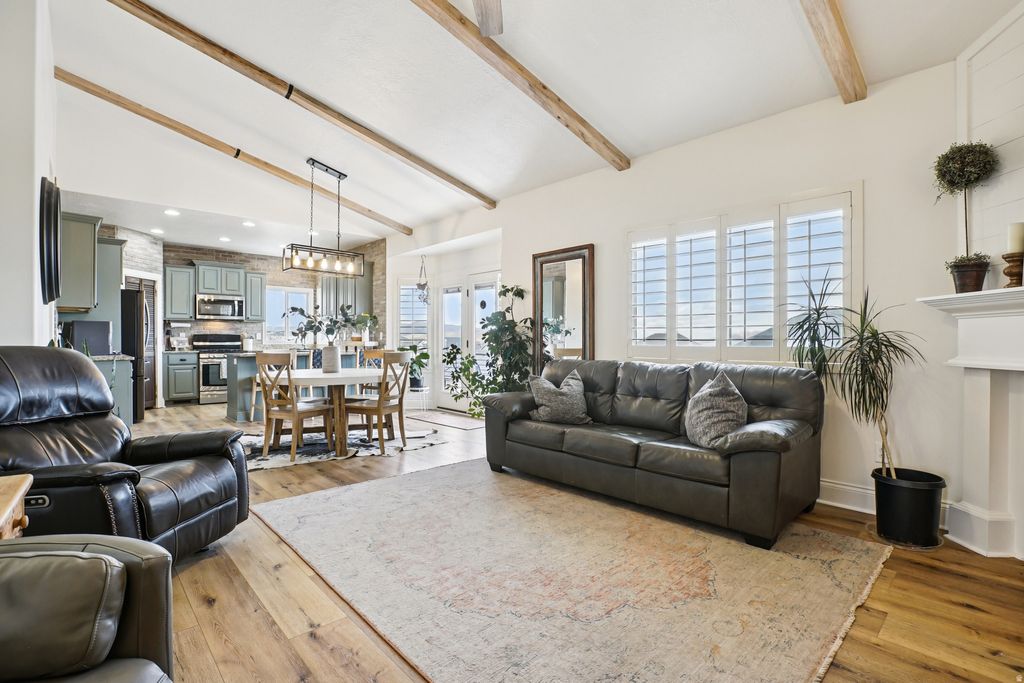 Photo of 428 W CAHILL AVE, Saratoga Springs, UT 84045 (MLS # 2139044)