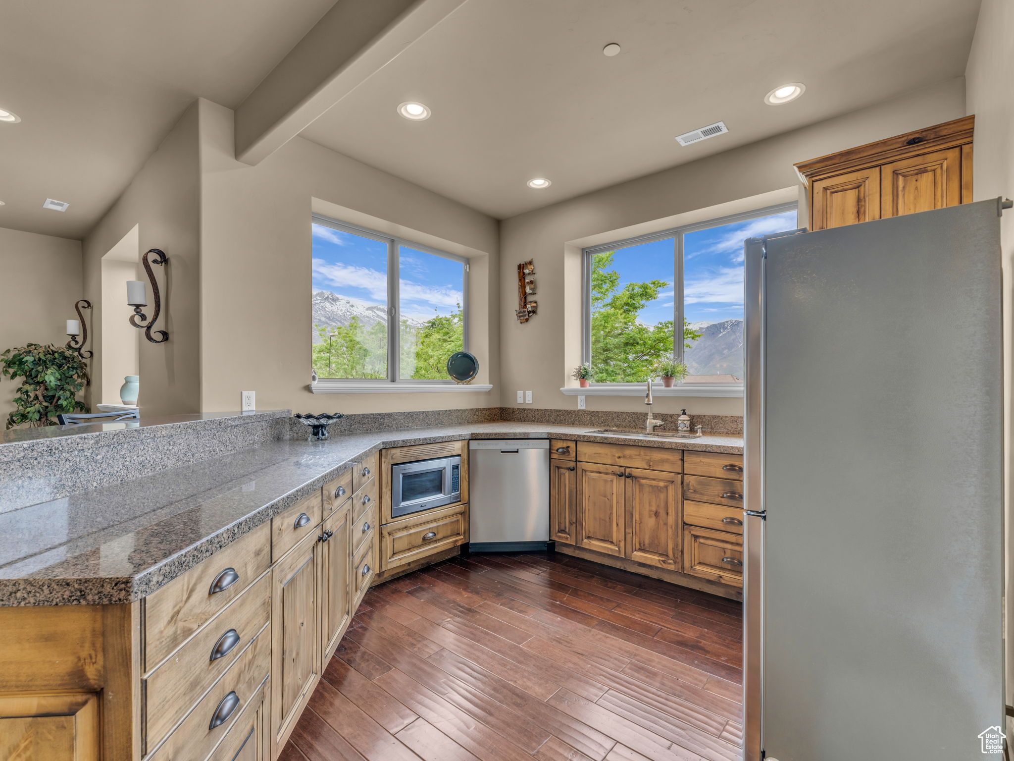 EAGLE CREST NO 3 AT SUNCREST - Residential