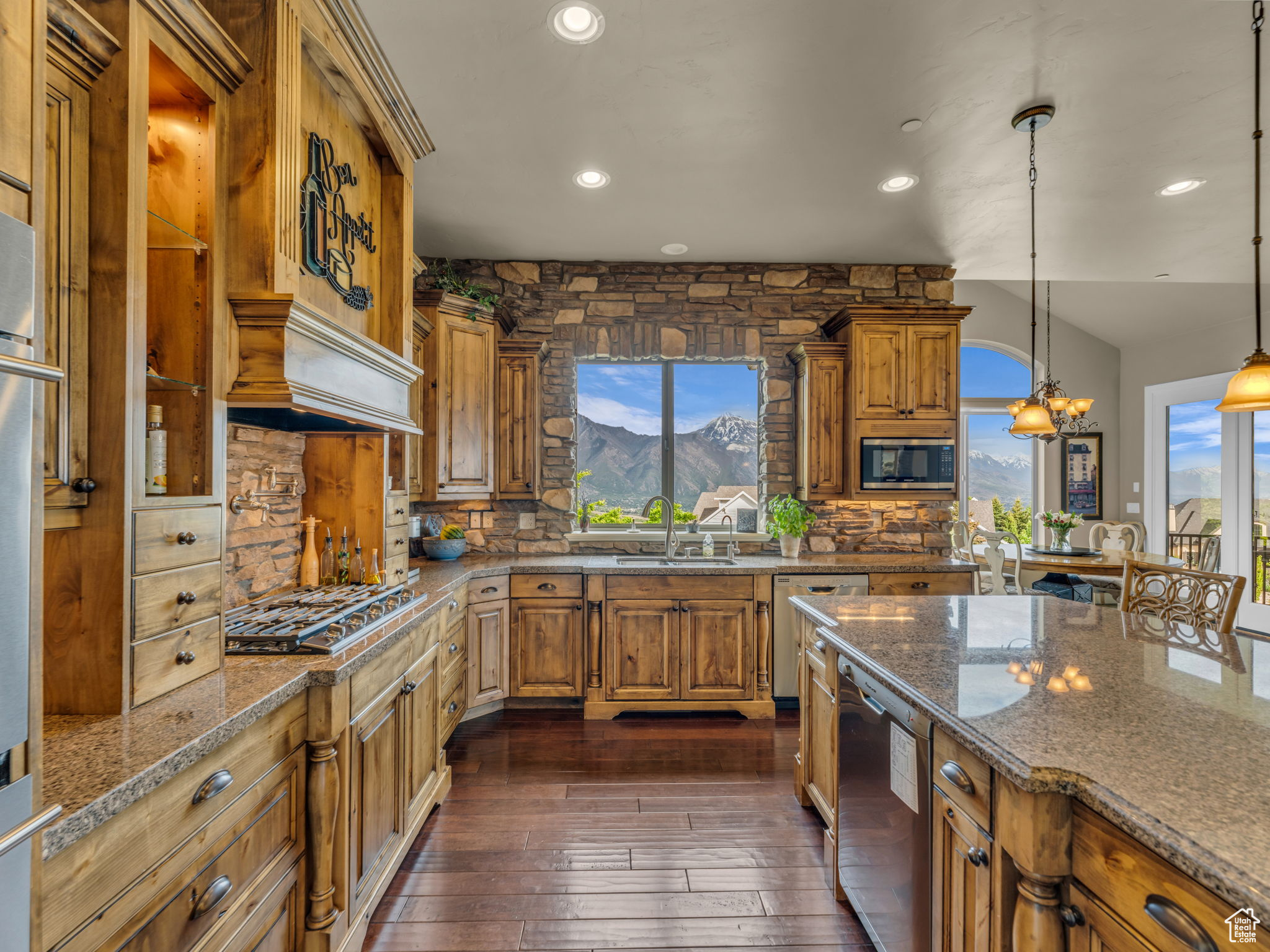 EAGLE CREST NO 3 AT SUNCREST - Residential