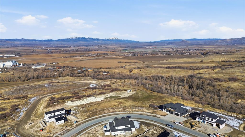 Photo of 697 CHERRY PKWY #14, Richmond, UT 84333 (MLS # 2137245)