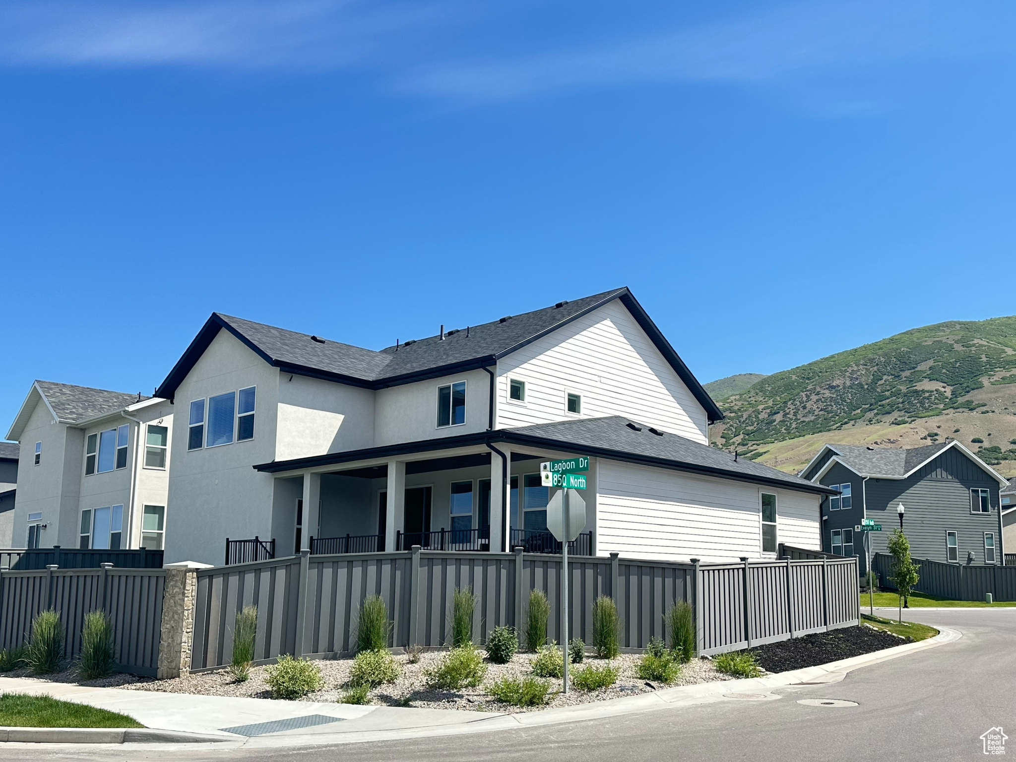 Farmington, Utah 84025, United States, 6 Bedrooms Bedrooms, ,4 BathroomsBathrooms,Residential,Active,141408