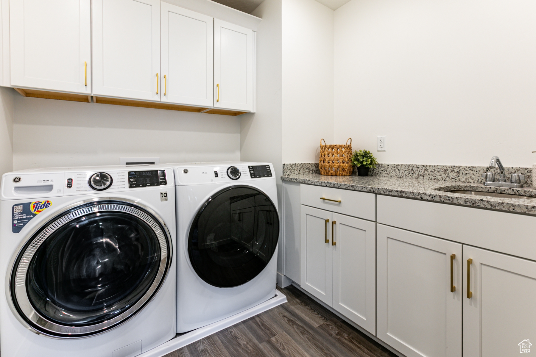 Farmington, Utah 84025, United States, 6 Bedrooms Bedrooms, ,4 BathroomsBathrooms,Residential,Active,141408