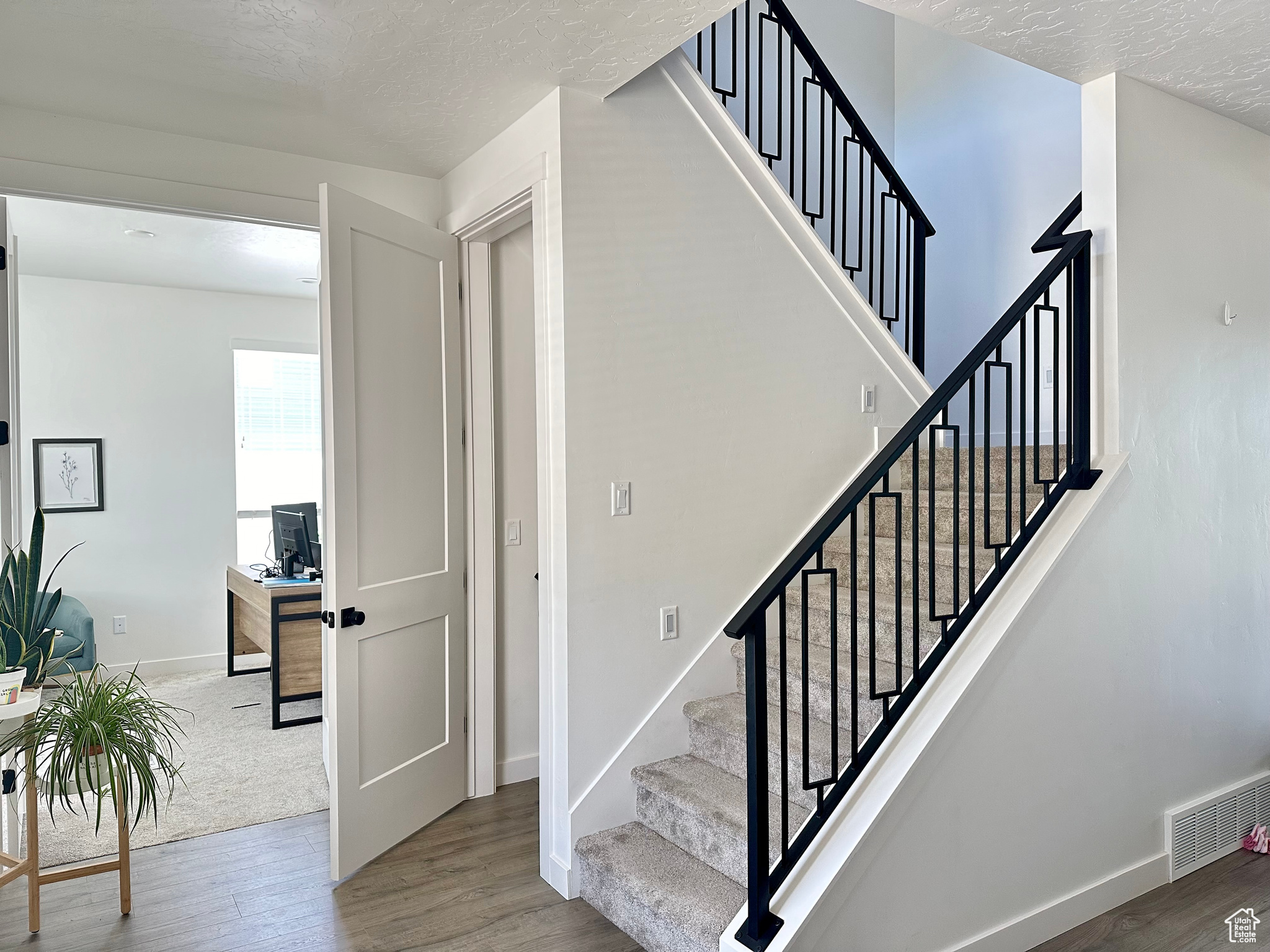 Farmington, Utah 84025, United States, 6 Bedrooms Bedrooms, ,4 BathroomsBathrooms,Residential,Active,141408