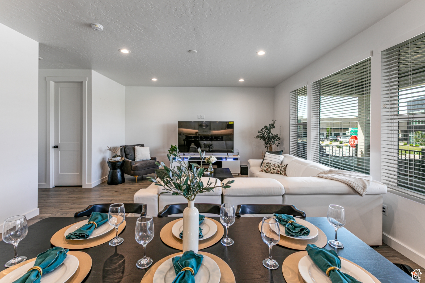 Farmington, Utah 84025, United States, 6 Bedrooms Bedrooms, ,4 BathroomsBathrooms,Residential,Active,141408