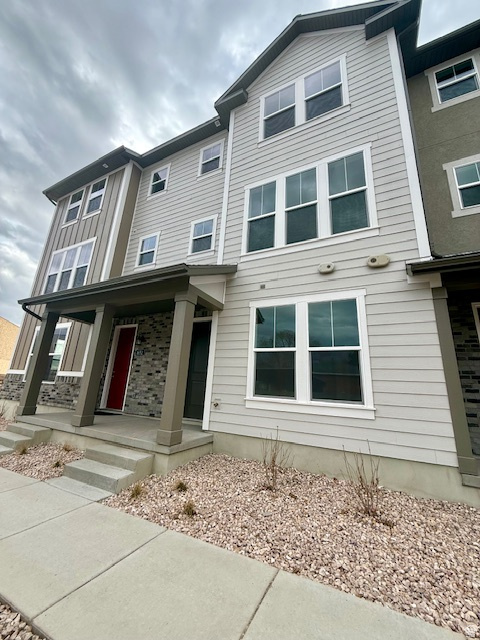 TOWNS ON MAIN - Residential