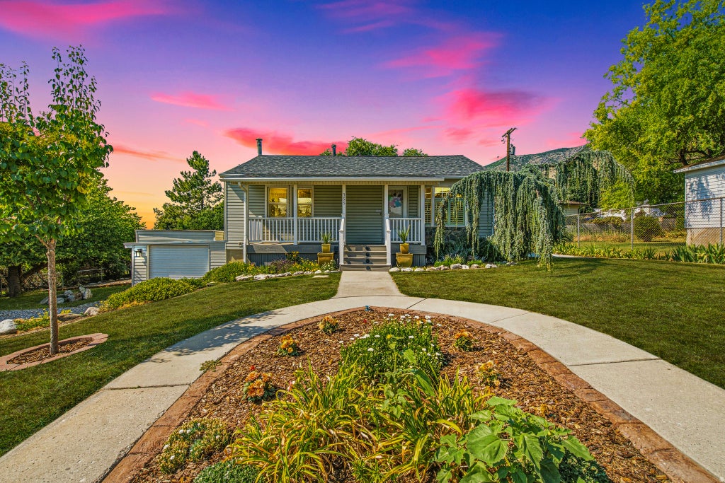 Photo of 355 E 825 N, Centerville, UT 84014 (MLS # 2167557)
