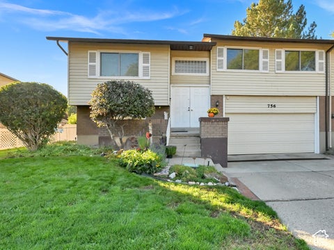 Photo of 756 E RAINFOREST DR, Murray, UT 84107 (MLS # 2187533)