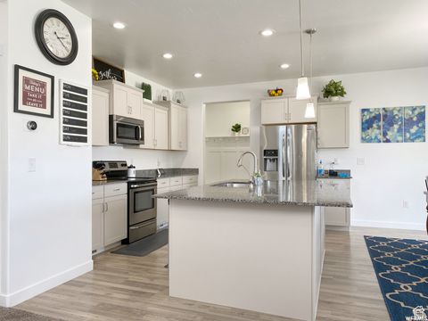 Tiny photo for 62 E PARADISE CT, Saratoga Springs, UT 84045 (MLS # 2102951)