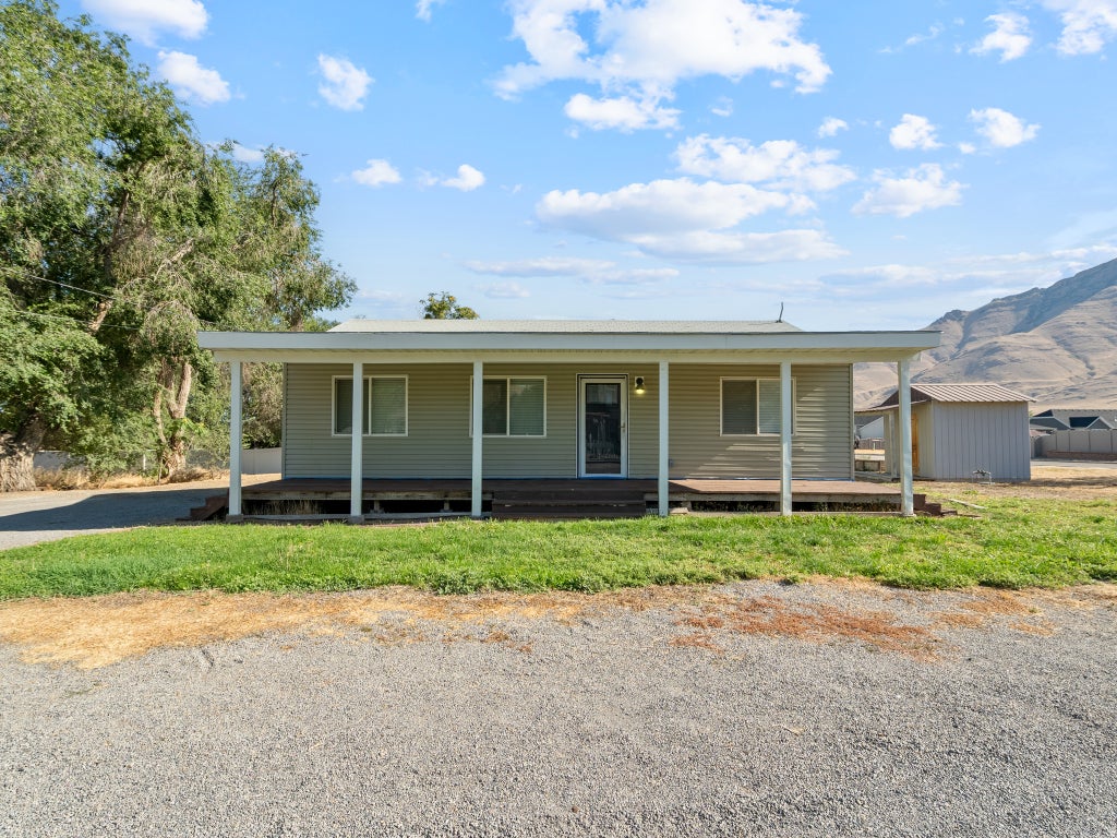 Photo of 1811 SHEPARD LN, Lake Point, UT 84074 (MLS # 2173541)