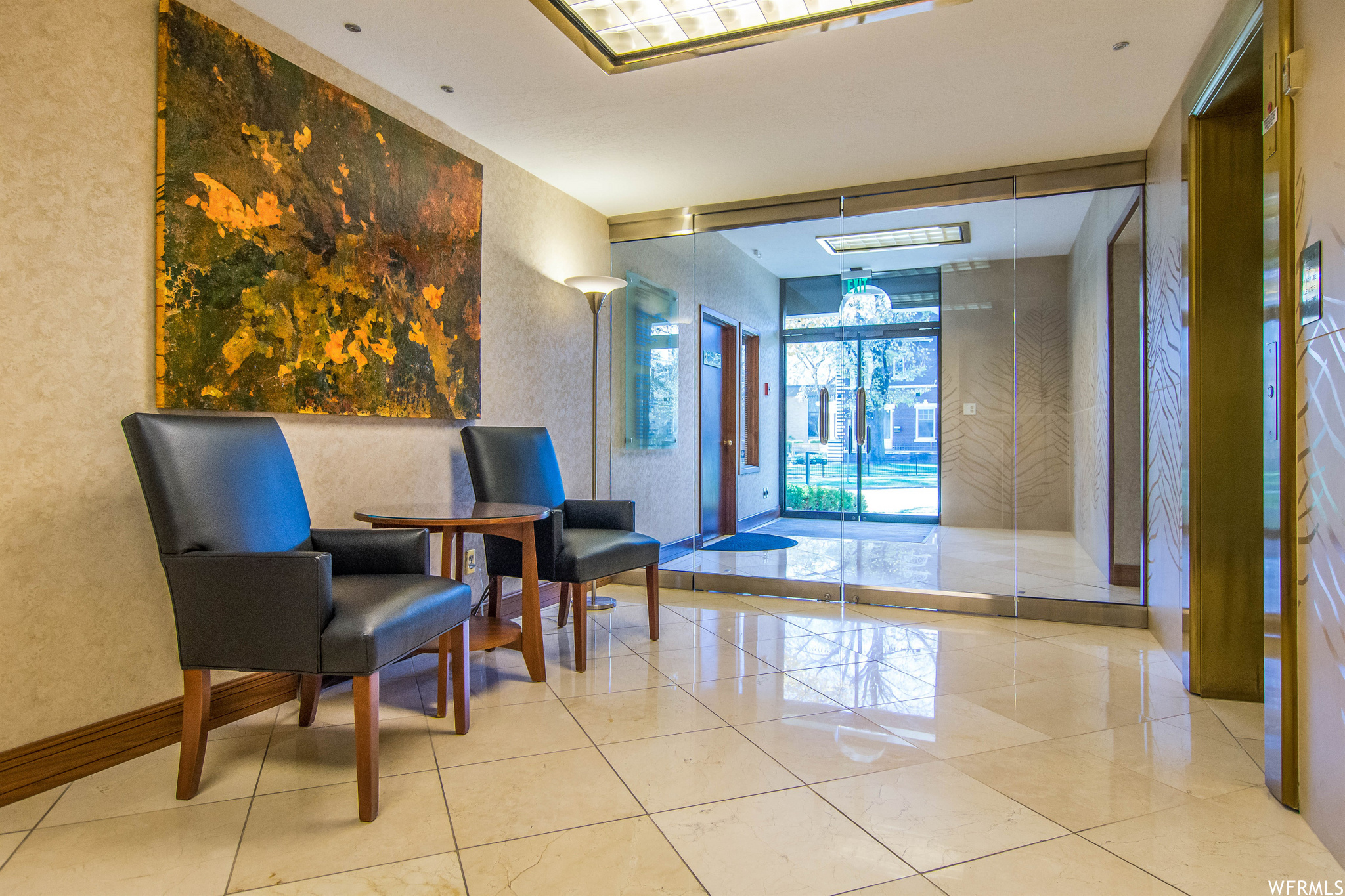 AVENUES - Commercial Lease