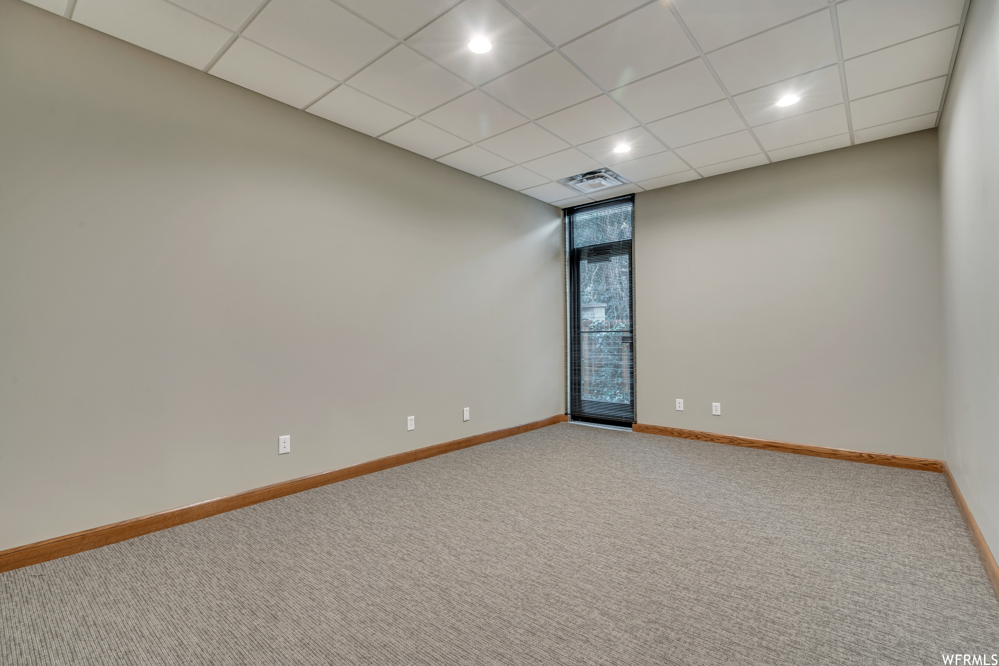 AVENUES - Commercial Lease