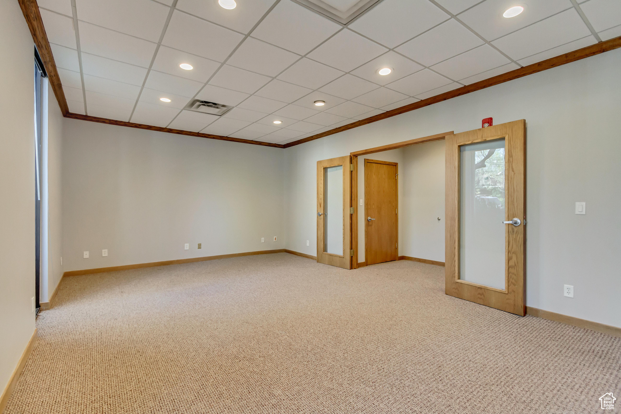 AVENUES - Commercial Lease