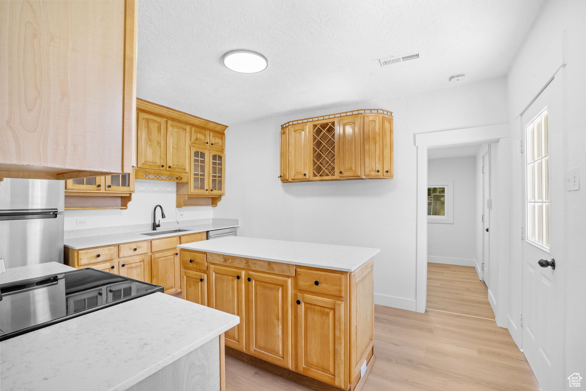 Lehi, Utah 84043, United States, 3 Bedrooms Bedrooms, ,1 BathroomBathrooms,Residential,Pending,185626