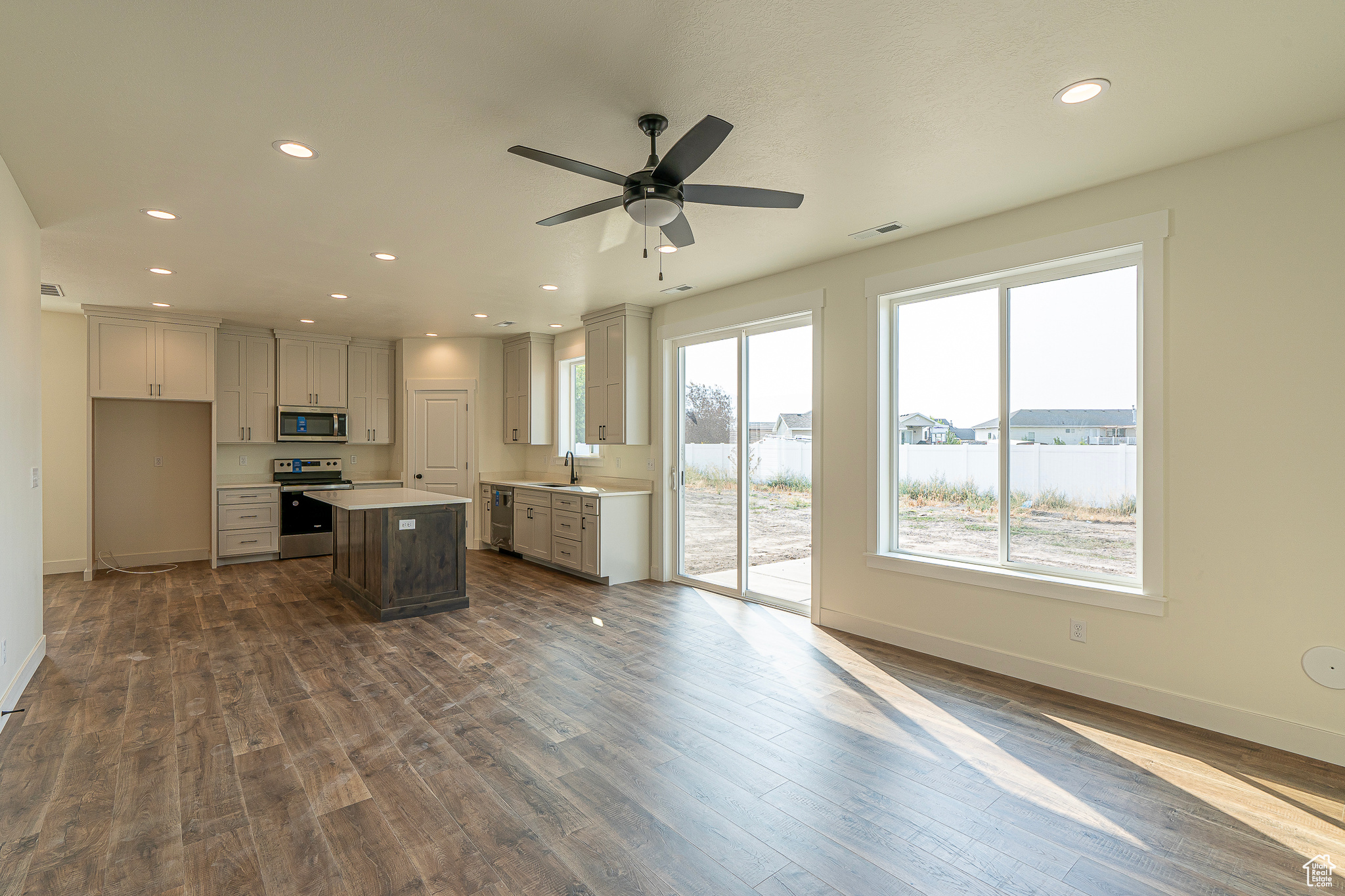 FIREFLY ESTATES - Residential