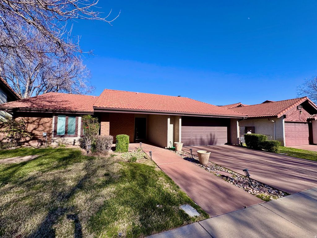 Photo of 545 S VALLEY VIEW DR #36, Saint George, UT 84770 (MLS # 2133040)