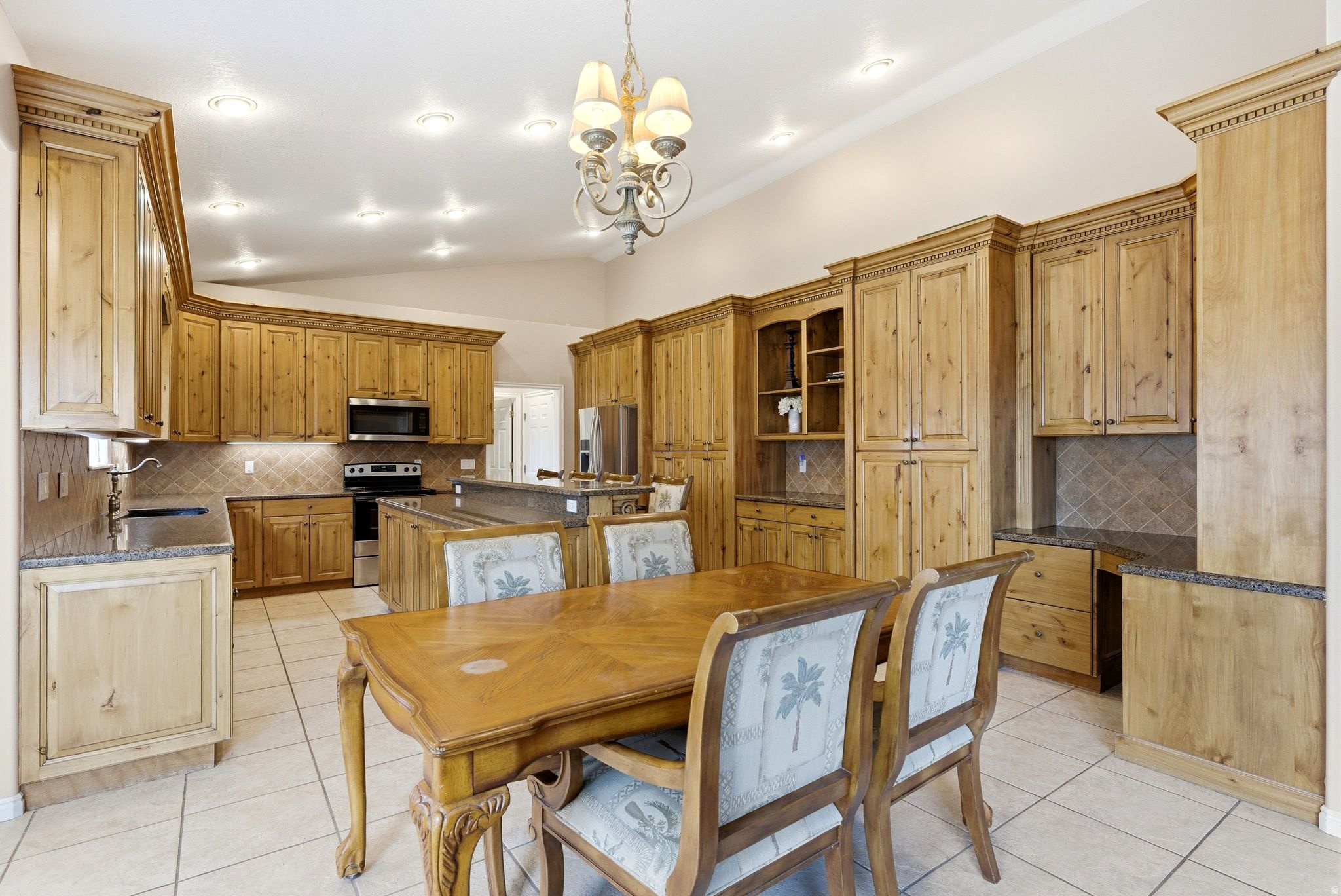 PEBBLE CREEK - Residential