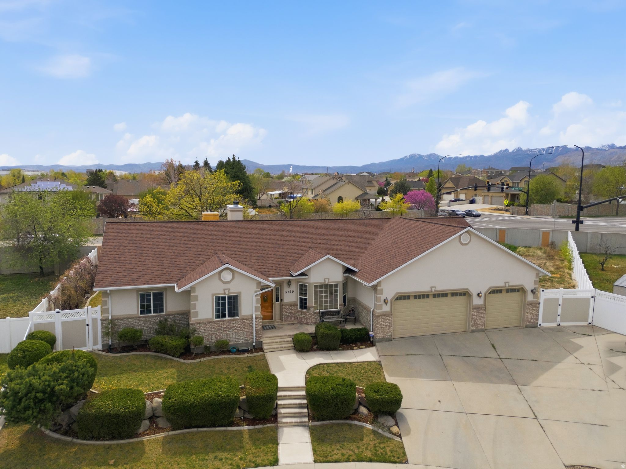 PEBBLE CREEK - Residential