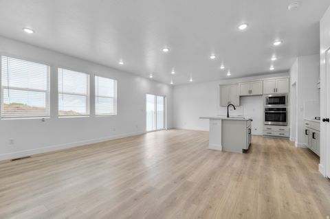 Tiny photo for 2820 W AURORA AVE, Mapleton, UT 84664 (MLS # 2143370)