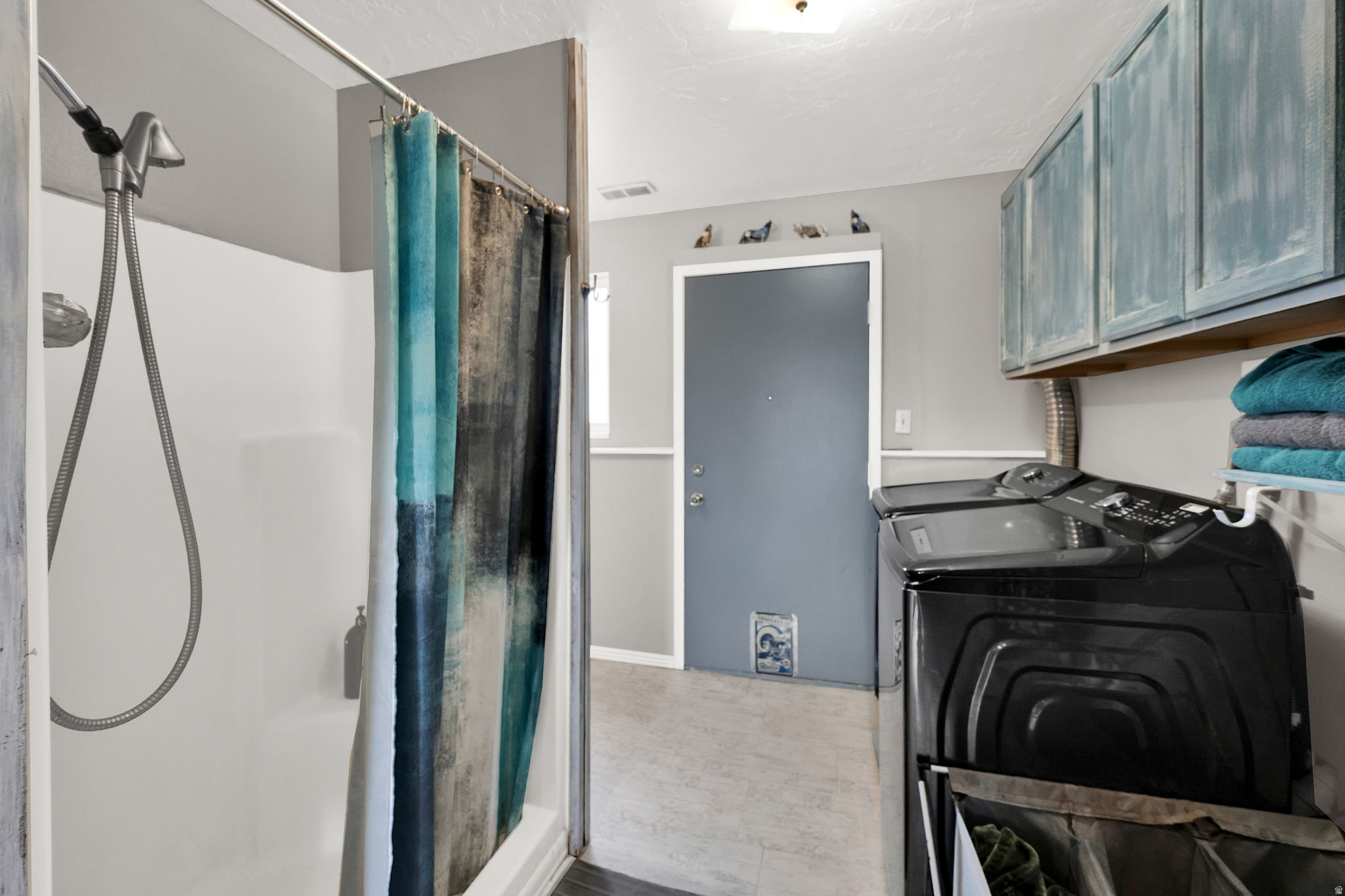 LAZY L2 - Residential