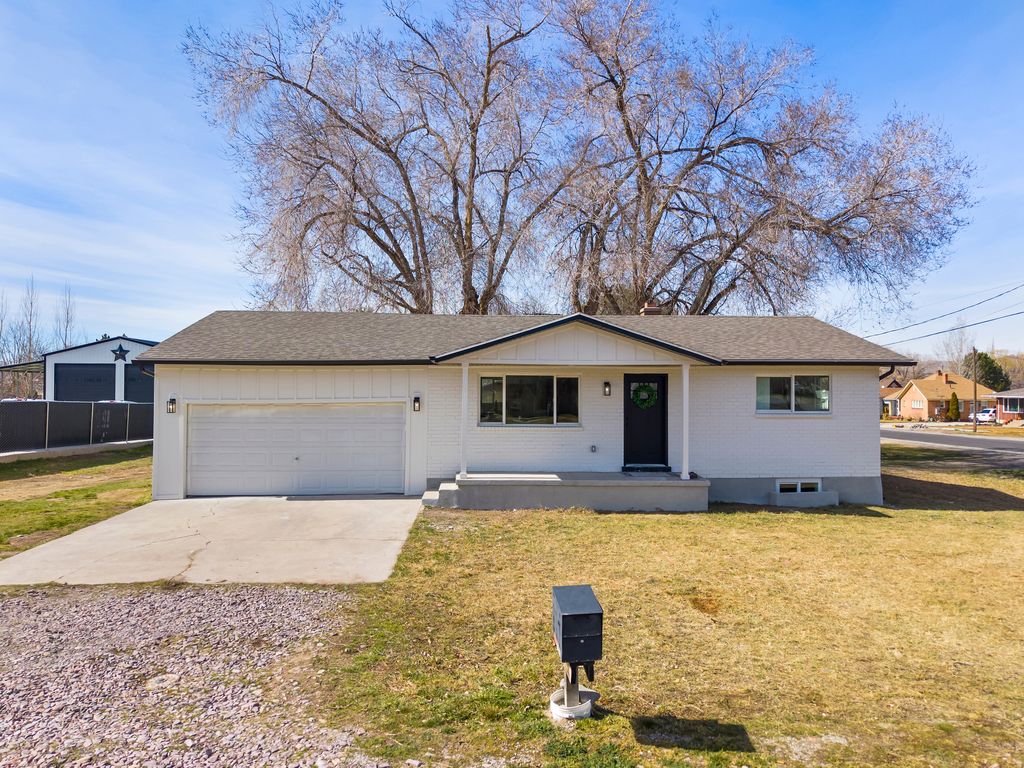 Photo of 206 S 400 E, Nephi, UT 84648 (MLS # 2140266)