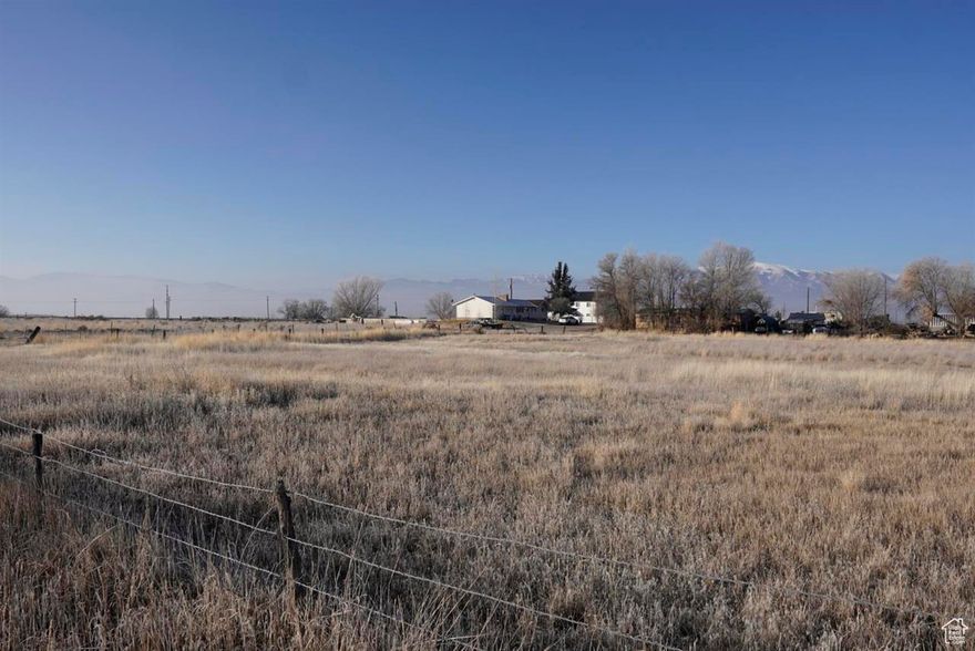 Perfect lot ready for your new build! Three lots available. .14 acre each.  Within city limits, connect to city utilities. Partially fenced. For questions call the listing agent! Come see today!