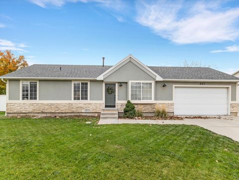 Photo of 231 W AMANDA LYNN LN, Midvale, UT 84047 (MLS # 2121540)