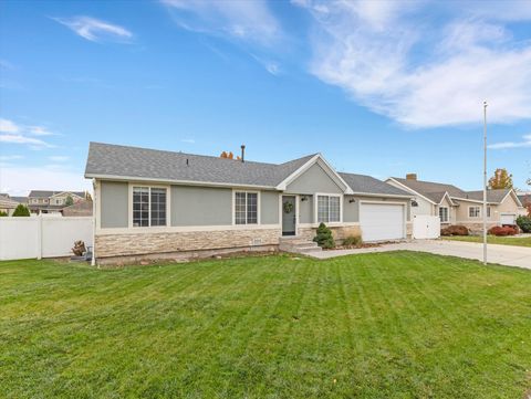 Tiny photo for 231 W AMANDA LYNN LN, Midvale, UT 84047 (MLS # 2121540)