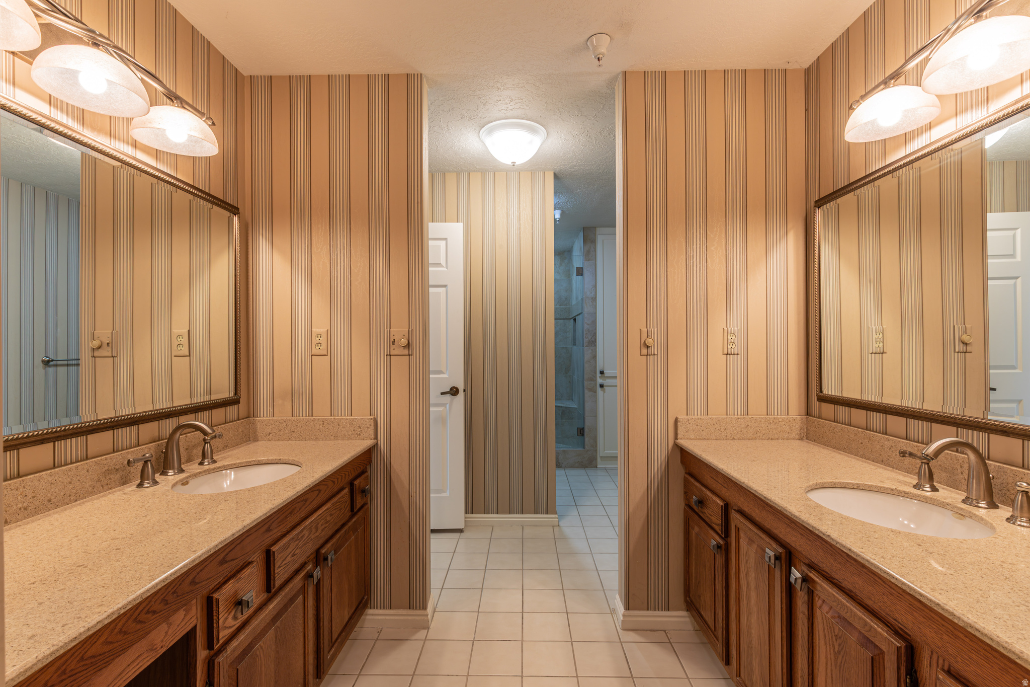 GOVERNOR'S PLAZA - Residential