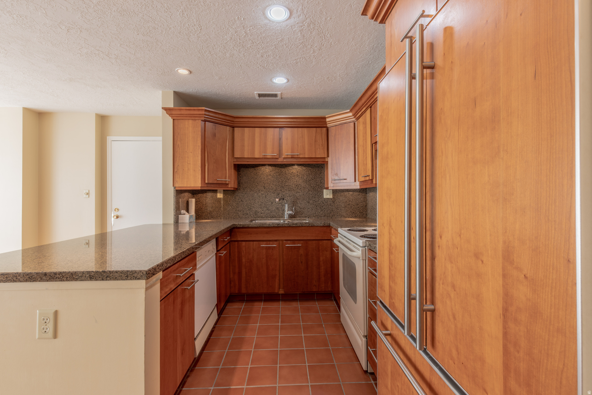 GOVERNOR'S PLAZA - Residential