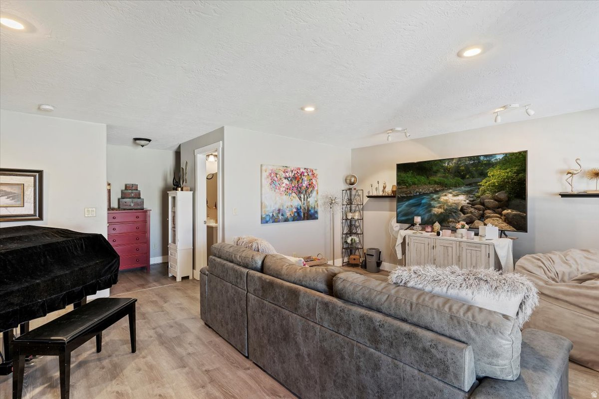 ORCHARD HOLLOW - Residential