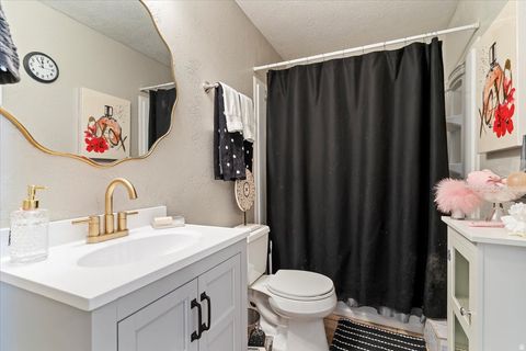 Tiny photo for 2064 S ORCHARD DR, Bountiful, UT 84010 (MLS # 2132482)